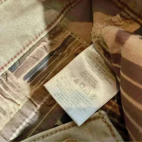 Chino by Anthropologie Khaki/Tan Relaxed Shorts-25 Relaxed - Picture 9 of 11